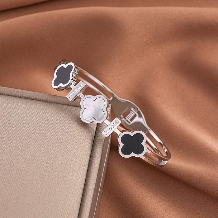 Simple Style Classic Style Four Leaf Clover Rectangle Titanium Steel 18K Gold Plated Zircon Bangle In Bulk