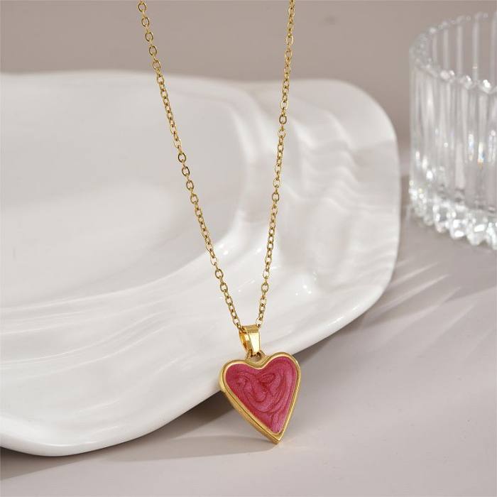 Collier pendentif plaqué or 18 carats avec émail en acier inoxydable en forme de cœur luxueux