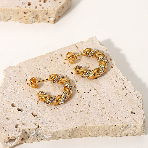 أقراط مجوهرات بسيطة من الفولاذ المقاوم للصدأ على شكل حرف C مرصعة بالزركون