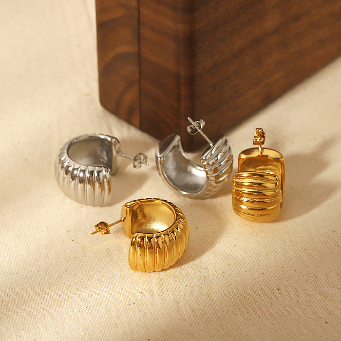 1 par de brincos de argola banhados a ouro 18K estilo clássico semicírculo polido em aço inoxidável