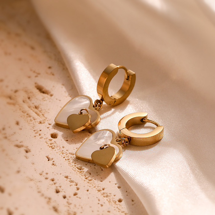 1 paire de boucles d'oreilles pendantes en forme de cœur, Style Simple, incrustation en acier inoxydable, coquille plaquée or 18 carats