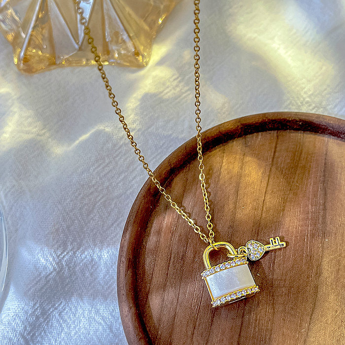 IG Style Casual Key Lock Chapeamento de aço inoxidável Inlay Zircon Banhado a ouro branco Colar com pingente banhado a ouro
