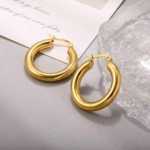 Hebilla de oreja minimalista circular de 18 mm de diámetro de alambre sólido de pvd de oro de 4 quilates