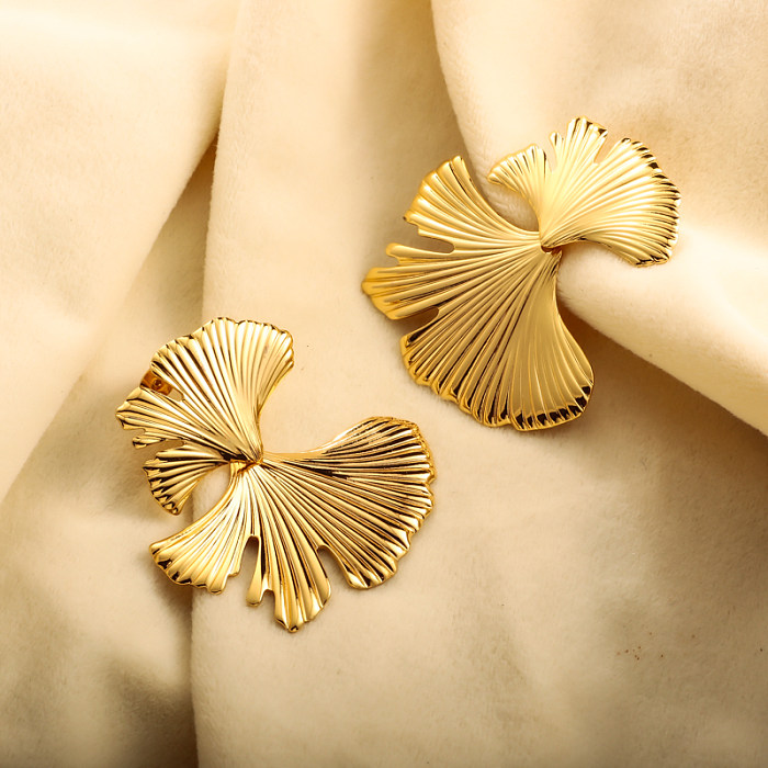 Pendientes con estampado de hojas exageradas