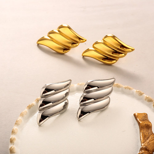 Minimalist feather patterned earrings