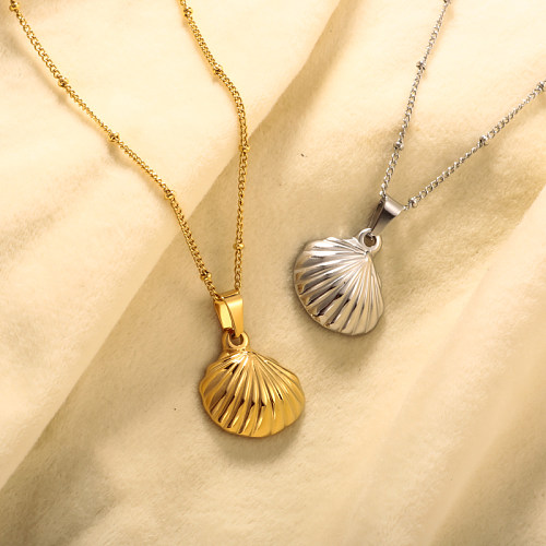 Simple ocean style shell necklace