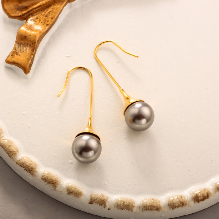 Minimalist and versatile pearl ear hook