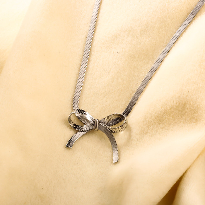 Minimally designed 3mm bow necklace