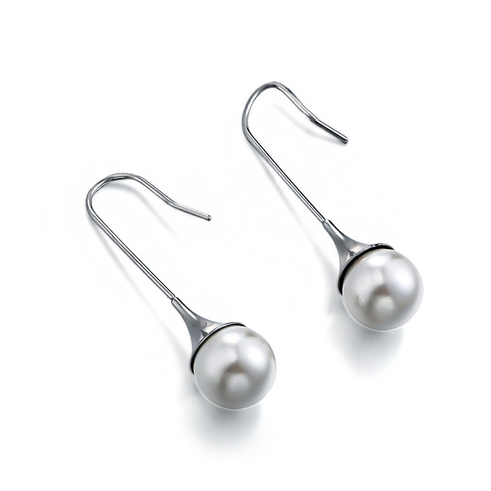 Minimalist and versatile pearl ear hook