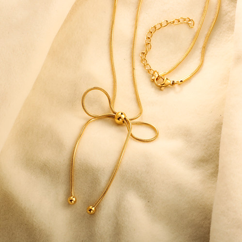 Simple line bow necklace