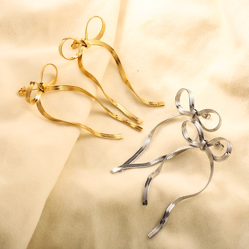 Versatile and minimalist bow earrings