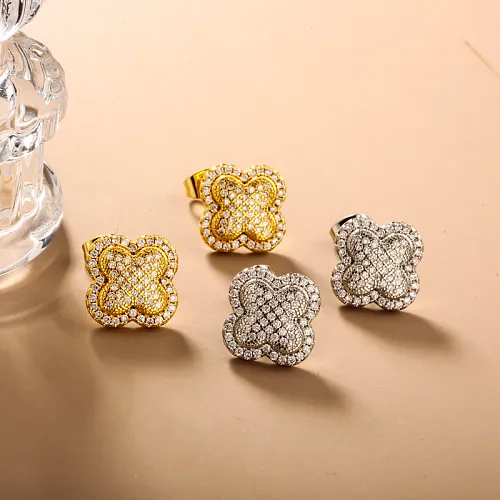 Brass clover inlaid zircon ear buckle