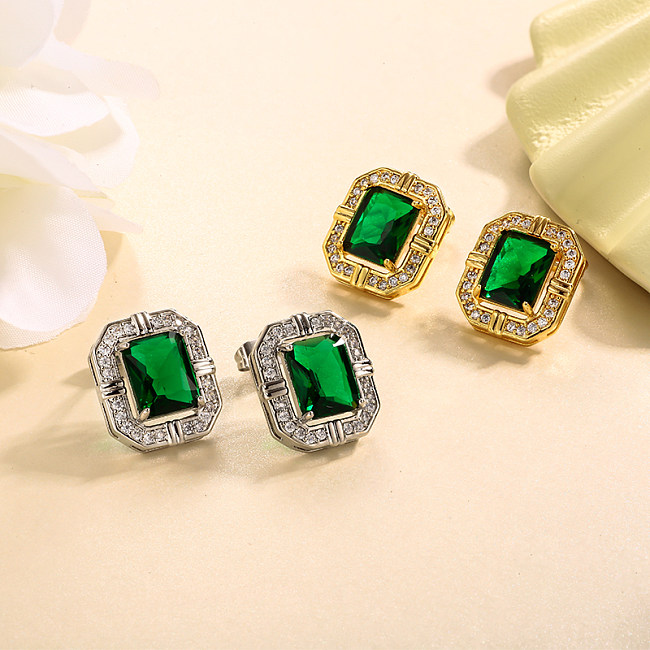 Brincos retangulares de latão com zircão verde incrustado