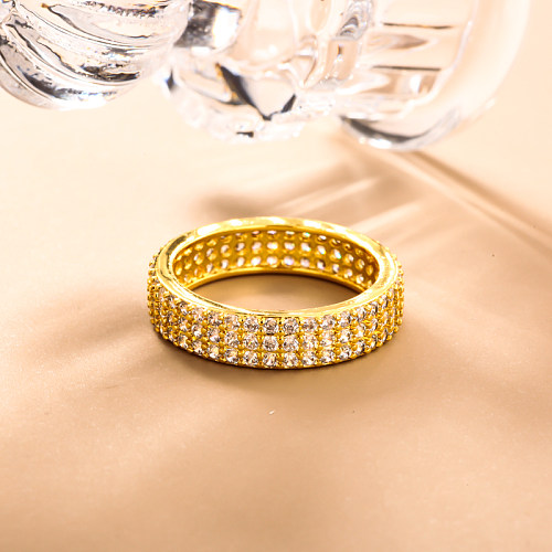 Anillo de latón con incrustaciones de circonitas de 8 mm de ancho