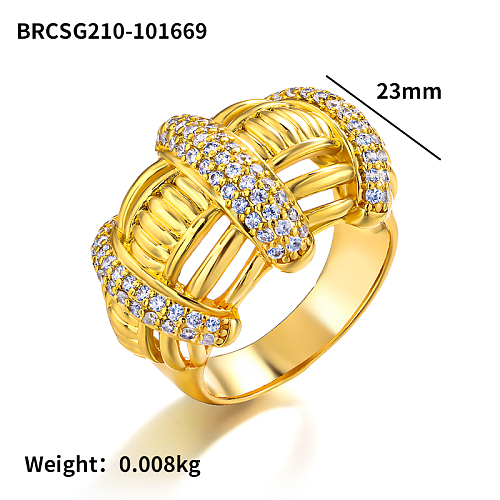 Anillo de textura hueca con patrón tridimensional de circonita con incrustaciones de latón de 23 mm de ancho