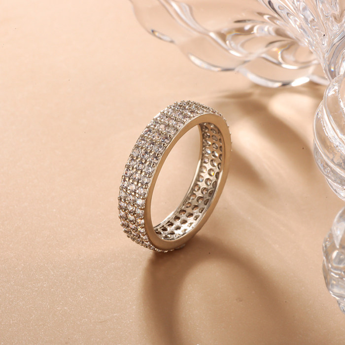 Anillo de latón con incrustaciones de circonitas de 8 mm de ancho