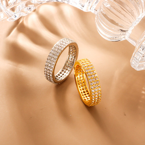 Anillo de latón con incrustaciones de circonitas de 8 mm de ancho