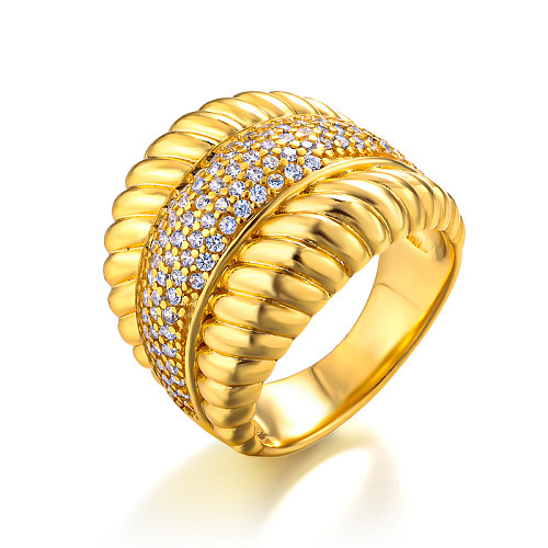 Anillo de diseño personalizado con patrón tridimensional de circonita con incrustaciones de latón de 18 mm de ancho