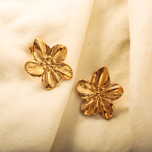 Pendientes exagerados con textura de flores en 3D