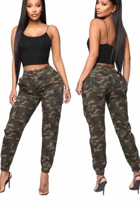 Women fitted camouflage print trousers