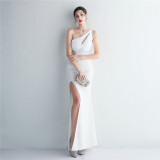 Press-folded beading one-shoulder slim-fit fishtail wedding dress