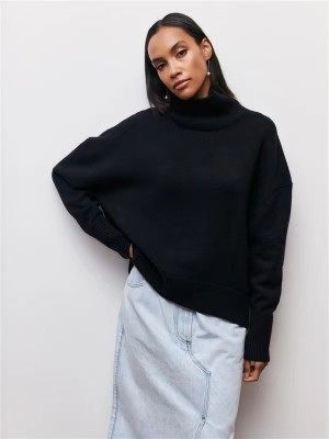 Women loose turtleneck sweater