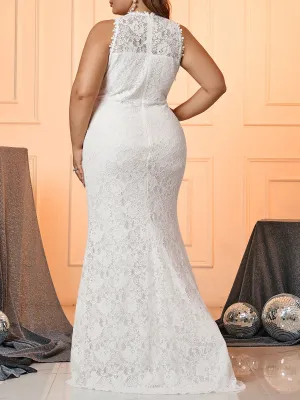 Women's Plus Size Elegant Lace Tail Wedding Dress