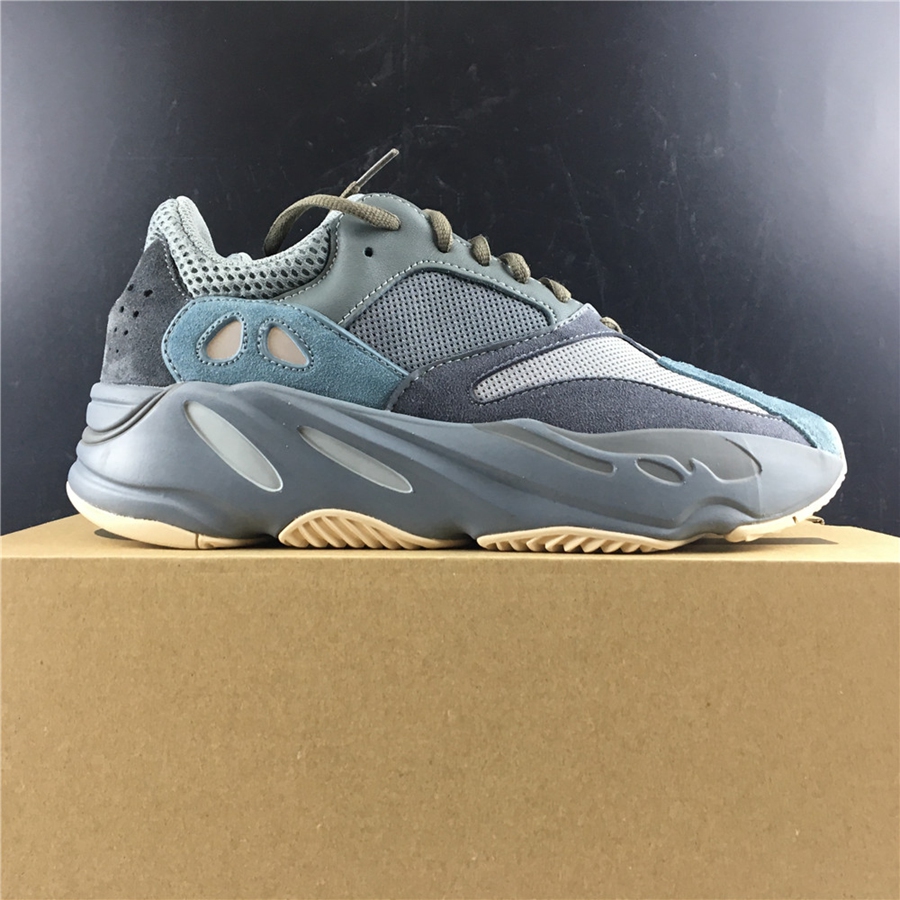 yeezy 700 m