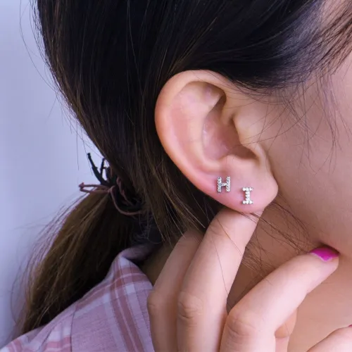 Small A-Z Pendientes Letter Crystal Earrings 190500112