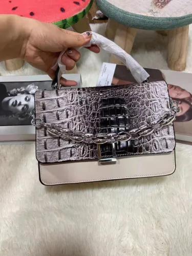 Women's Fashion Chain Crocodile Pattern Handbags 504253