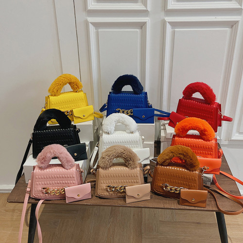 Fashionable women's handbag 654051