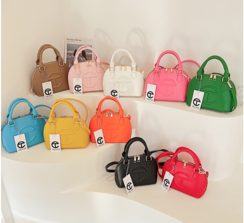 Fashionable women's bags and handbags 6689910