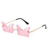 Trendy sunglasses Trendy street style sunglasses