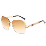 Trendy sunglasses Trendy street style sunglasses 8059610