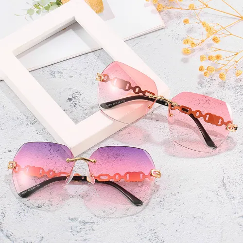 Trendy sunglasses Trendy street style sunglasses 8059610