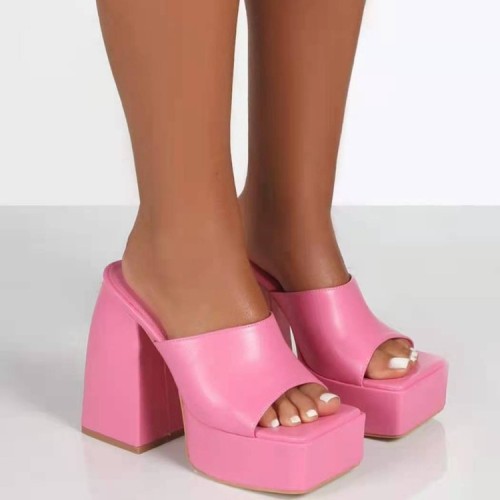 New women's sandals with thick heels