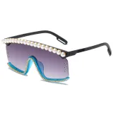 Trendy sunglasses Trendy street style sunglasses
