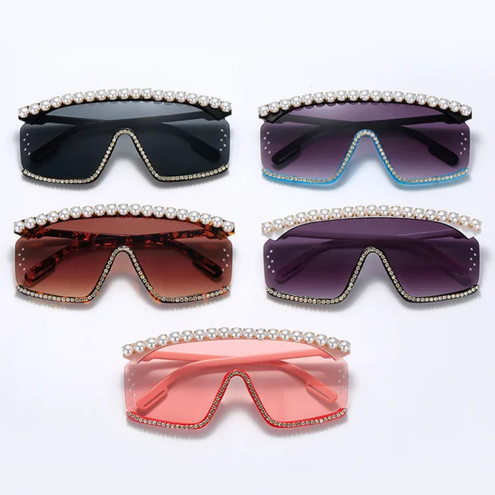 Trendy sunglasses Trendy street style sunglasses