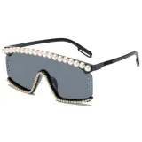 Trendy sunglasses Trendy street style sunglasses