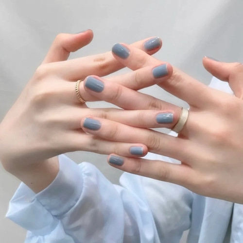 24Pcs Light Blue False Nails Short Style Wearable Fake Nail for Women and Girl Finger Nail Salon DIY Fake Nail Patch Press on
