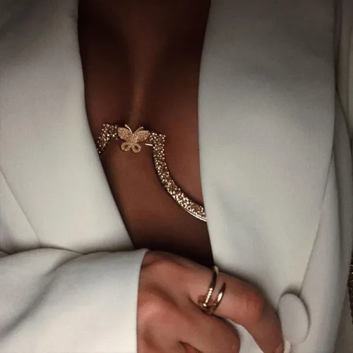 Fashion New Accessories Catwalks Butterfly Breast Chest Chain Shining Crystal Rhinestone Bra Support Sexy Body Chain for Women