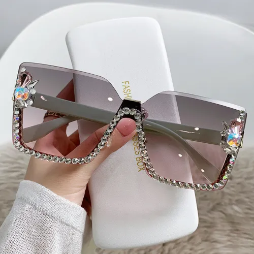 2023 Diamond Decoration Oversized Designer Shades Sunglasses 2022 Retro Style Luxury Sunglasses Women Modern Uv 400 Sunglasses
