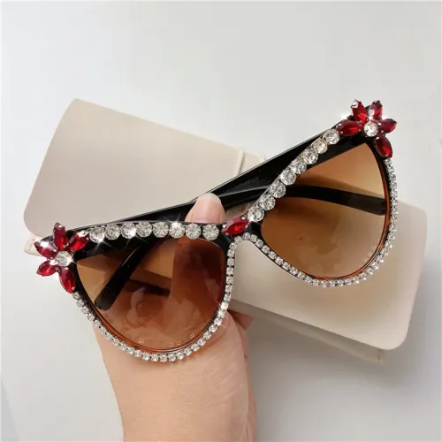 Luxury Rhinestones Oversized Cat Eye Sunglasses New Brand Diamond Sexy Sun Glasses Lady Hip Hop Cool Eyewear GVE7203