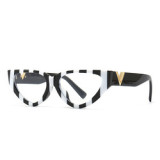 2023 Trend Black White Gold V Letter Shades Fashion Cat Eye Sun Glasses Women Vintage Trendy Brand Zebra Print Sunglasses Female