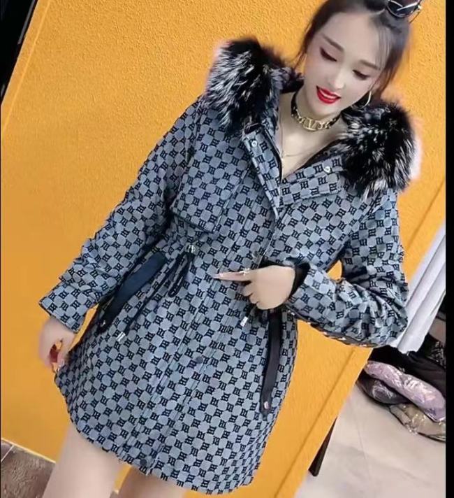 New style style overcomes female detachable otter rabbit fur inner lining, white raccoon fur collar, fashionable mid length fur coat, female