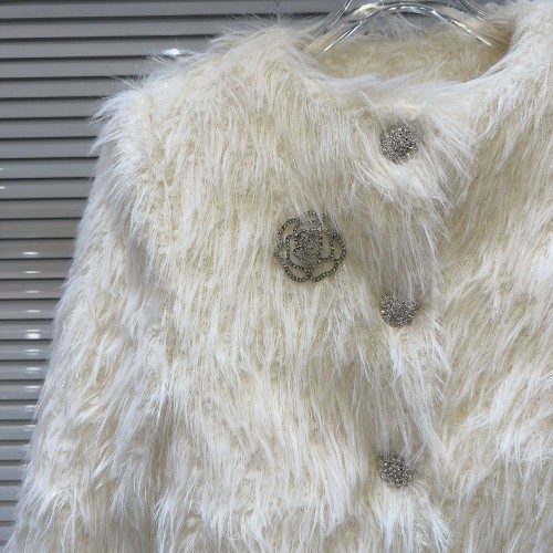 Internet celebrity's new winter style with a small fragrant wind, high setting diamond flower brooch, down lining, environmentally friendly fur jacket for women
