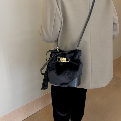 Bags Autumn/Winter Plush Bag New Korean Style Fashionable Tassel Personalized Trendy Women's Crossbody Bucket Bag Cross border