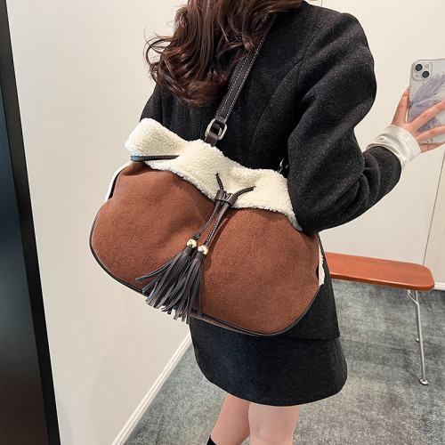 Autumn and Winter Lamb Wool Bag New Korean Style Fashionable Tassel Personalized Large Capacity One Shoulder Handheld Bucket Bag