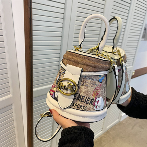 Lady's hand-held horseshoe button vintage bucket bag Korean style bright diamond diagonal box bag
