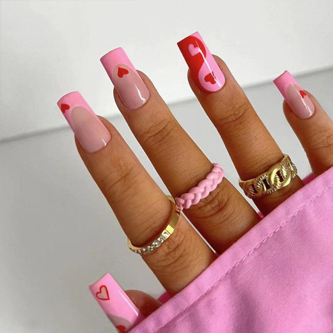 Wearing nail patches for Valentine's Day manicures, French pink edged small heart nail patches, detachable nails for wearing nails